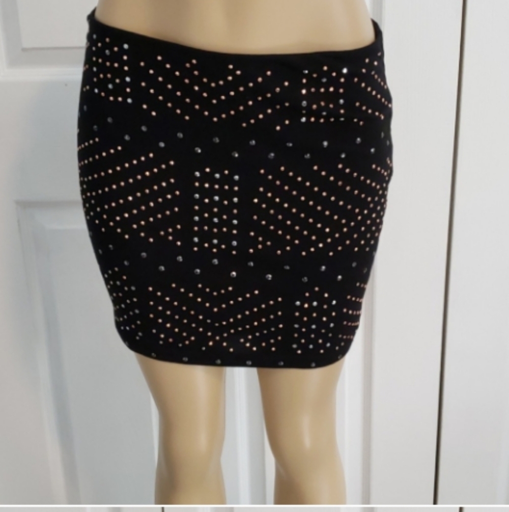 EXPRESS Black Jersey Knit Stretch Studded Mini Skirt Size Small Bronze Silver